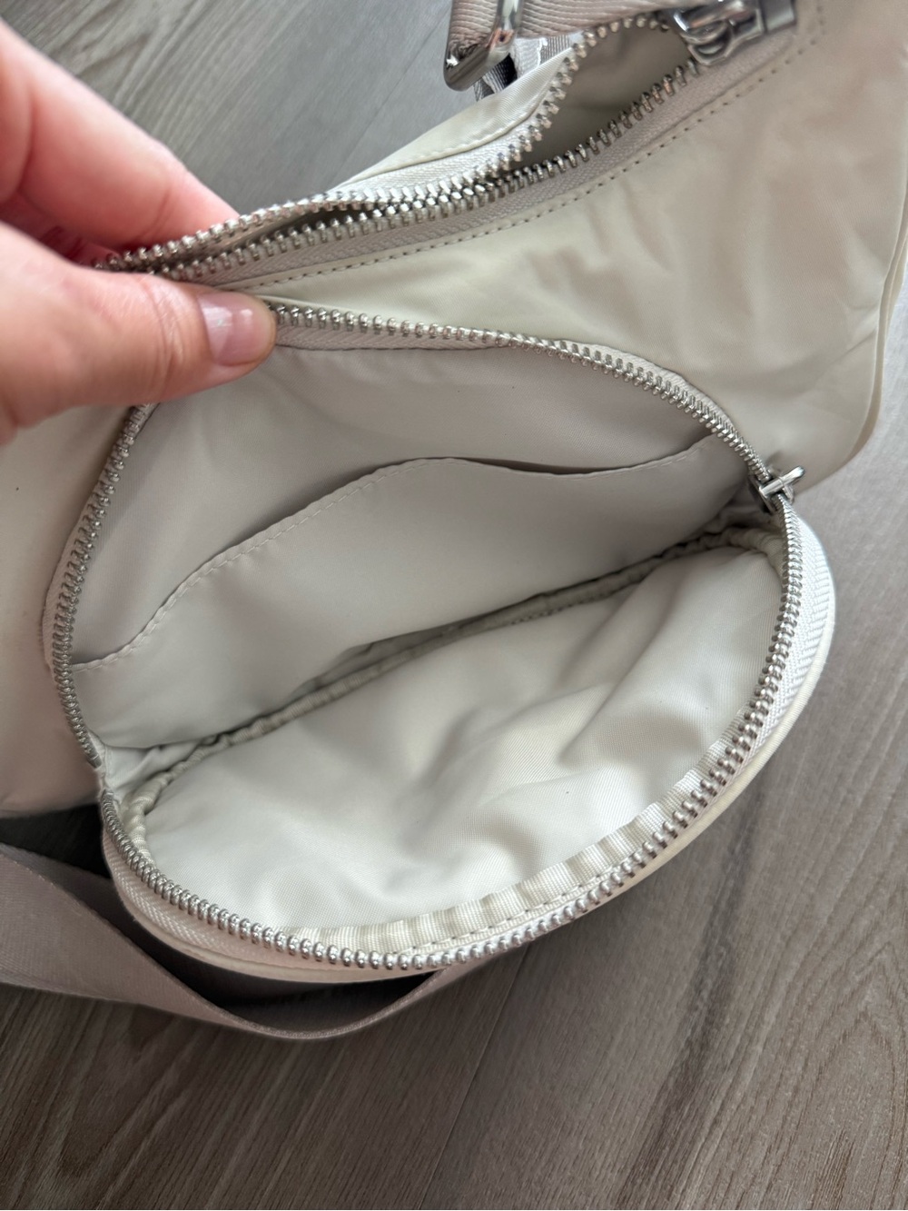 Lululemon White Crossbody Shoulder Nano 2L Bag - Picture 10 of 10
